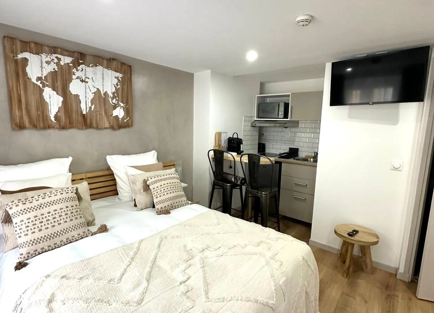 Hotel Residence A La Buttes Aux Cailles contacts